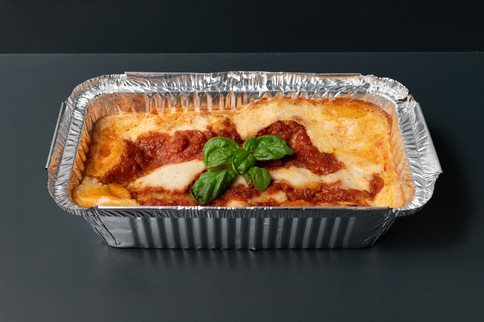 Lasagna la cuptor, în tavă de servire